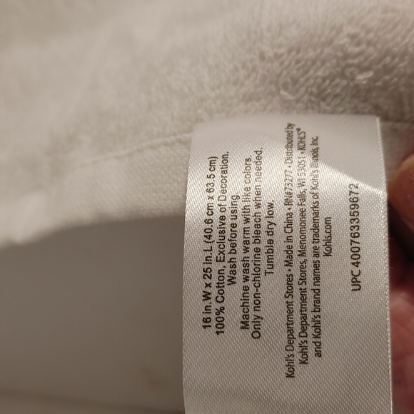 2 Holiday Hand Towels Soft White Red Letters Believe - Picture 3 of 7